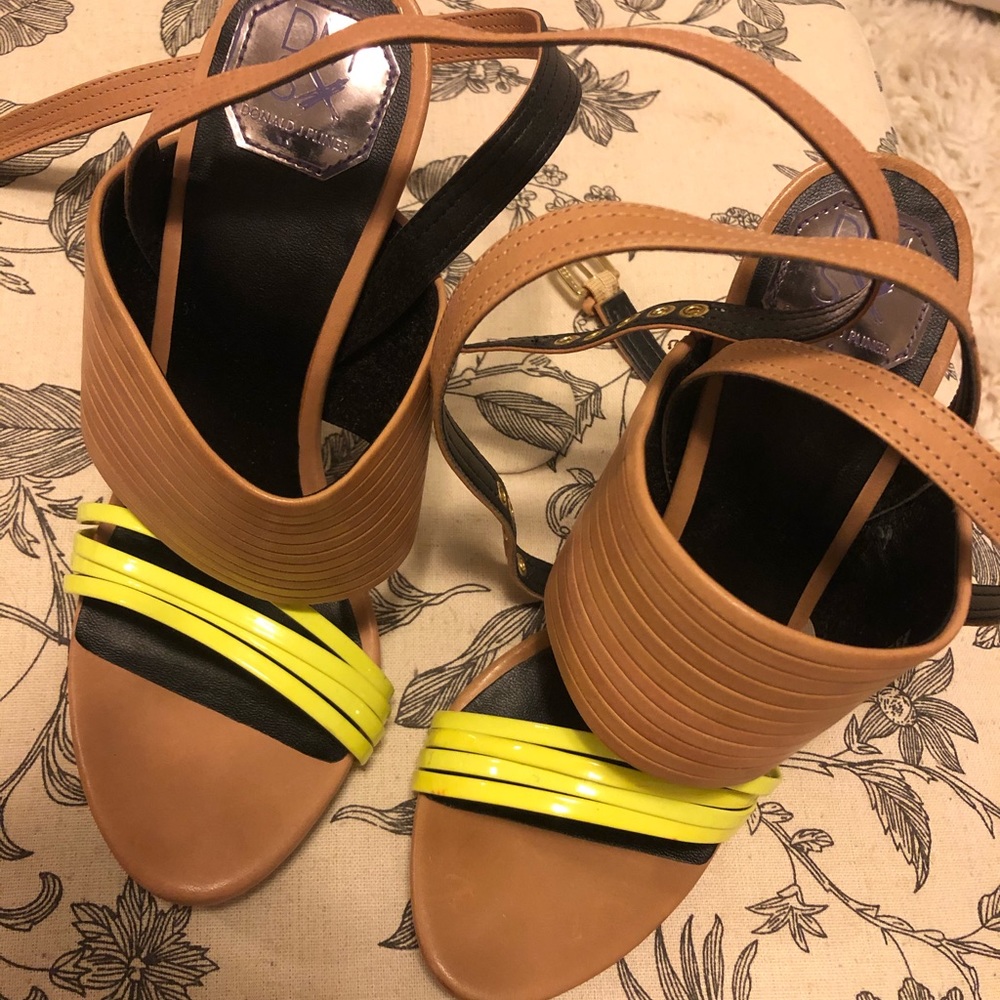 Donald Pliner NWOT size 7